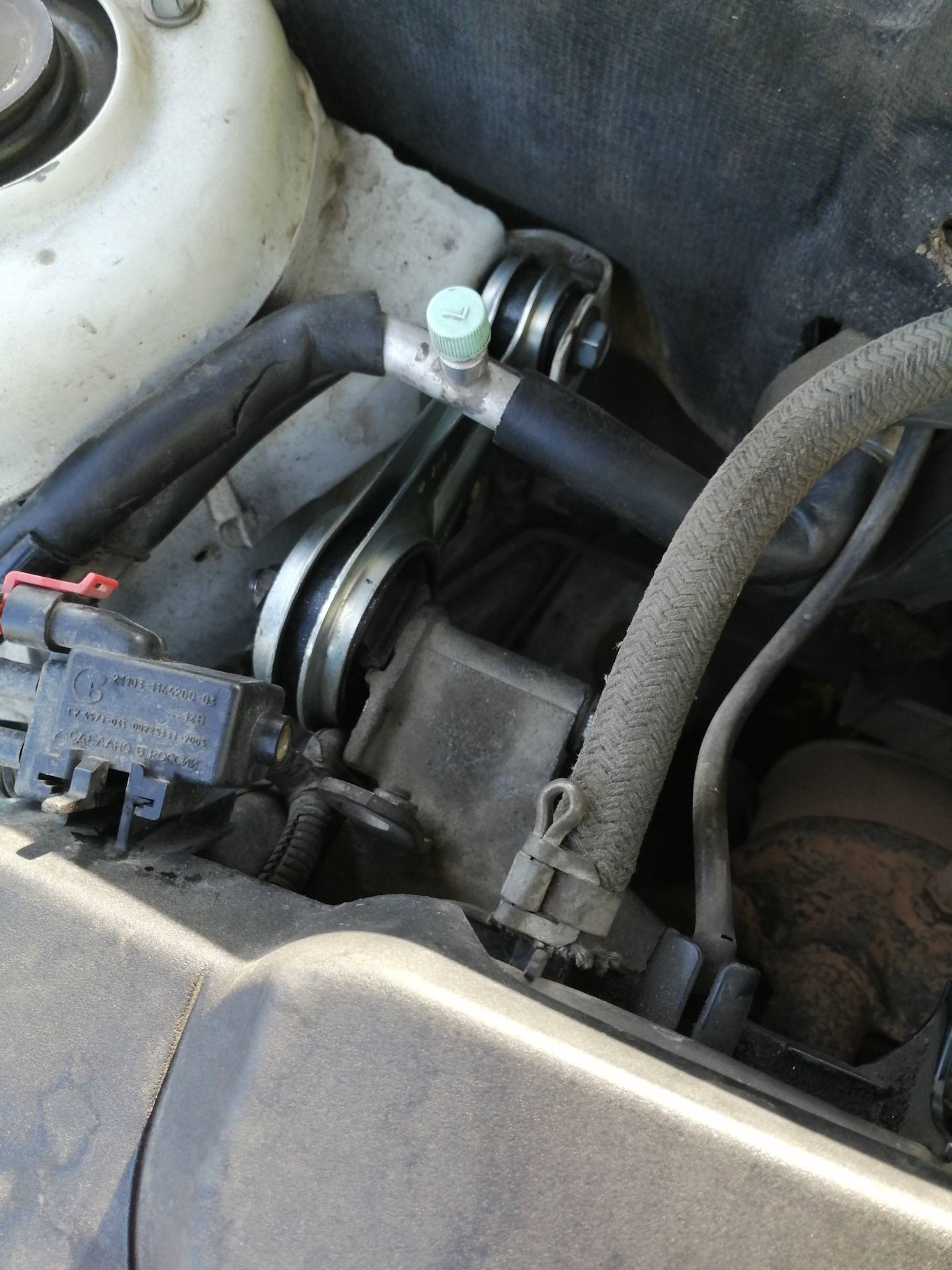 Стук клапанов при нажатии на педаль газа — причины и ремонт