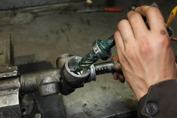 Замена сальников рулевой рейки — ремонт своими руками