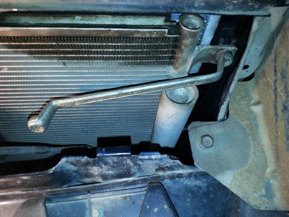Меняем радиатор охлаждения на Лада Приора без кондиционера (+артикулы)