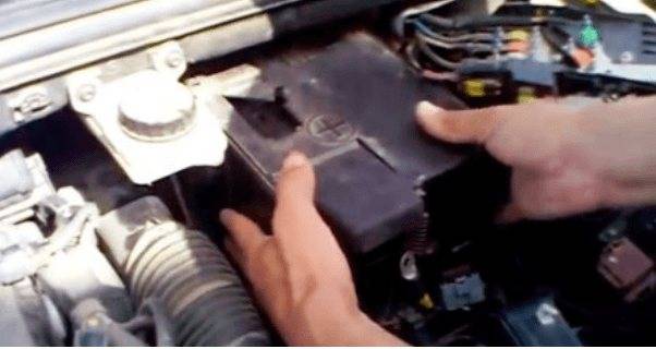 Как открыть автомобиль при разряженном аккумуляторе