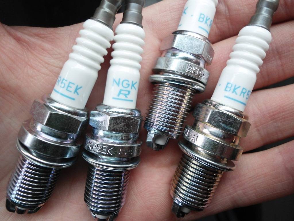 Какие свечи лучше выбрать: ngk или denso