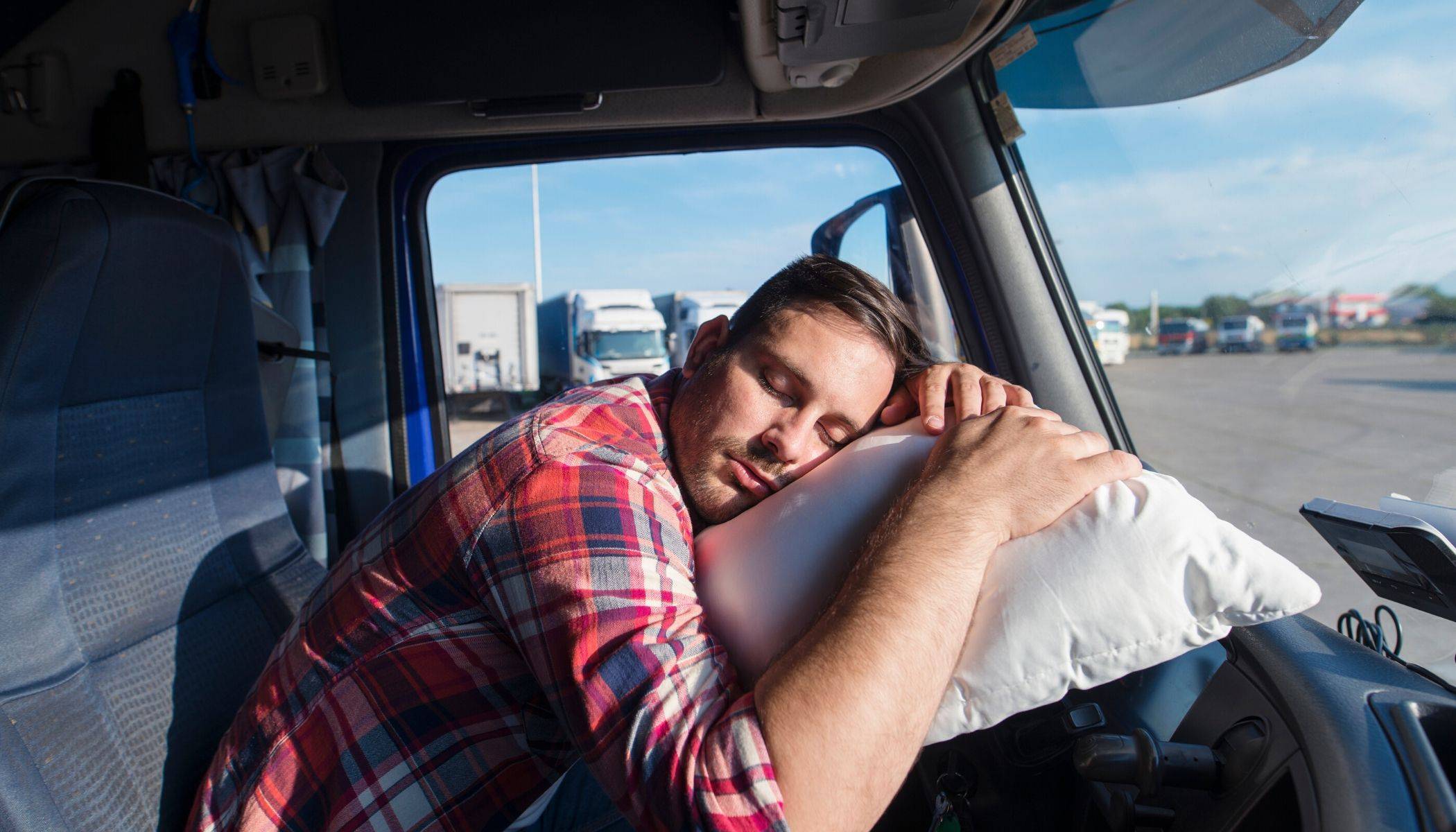 15 эффективных способов не уснуть за рулём