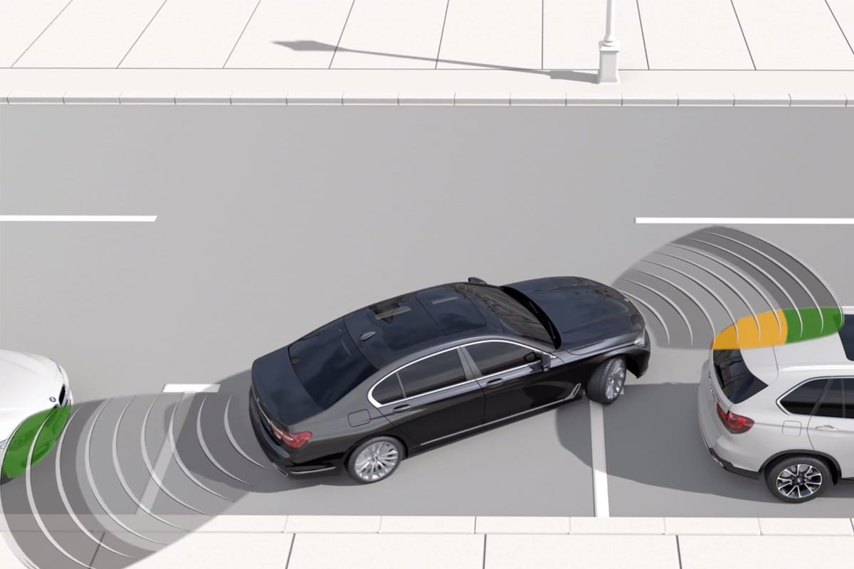 Как работает парковка. Ассистент парковки BMW x5 g05. Ассистент парковки BMW f15. Ассистент парковки BMW x7. BMW g30 ассистент парковки.