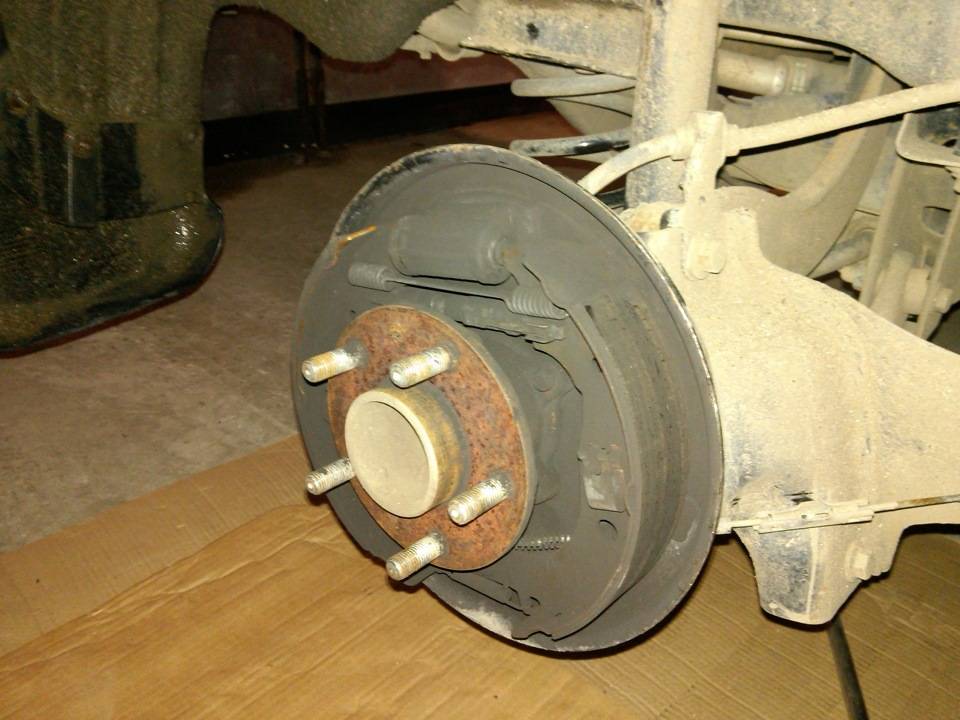 Замена задних колодок форд фокус 2: дисковые и барабанные тормоза