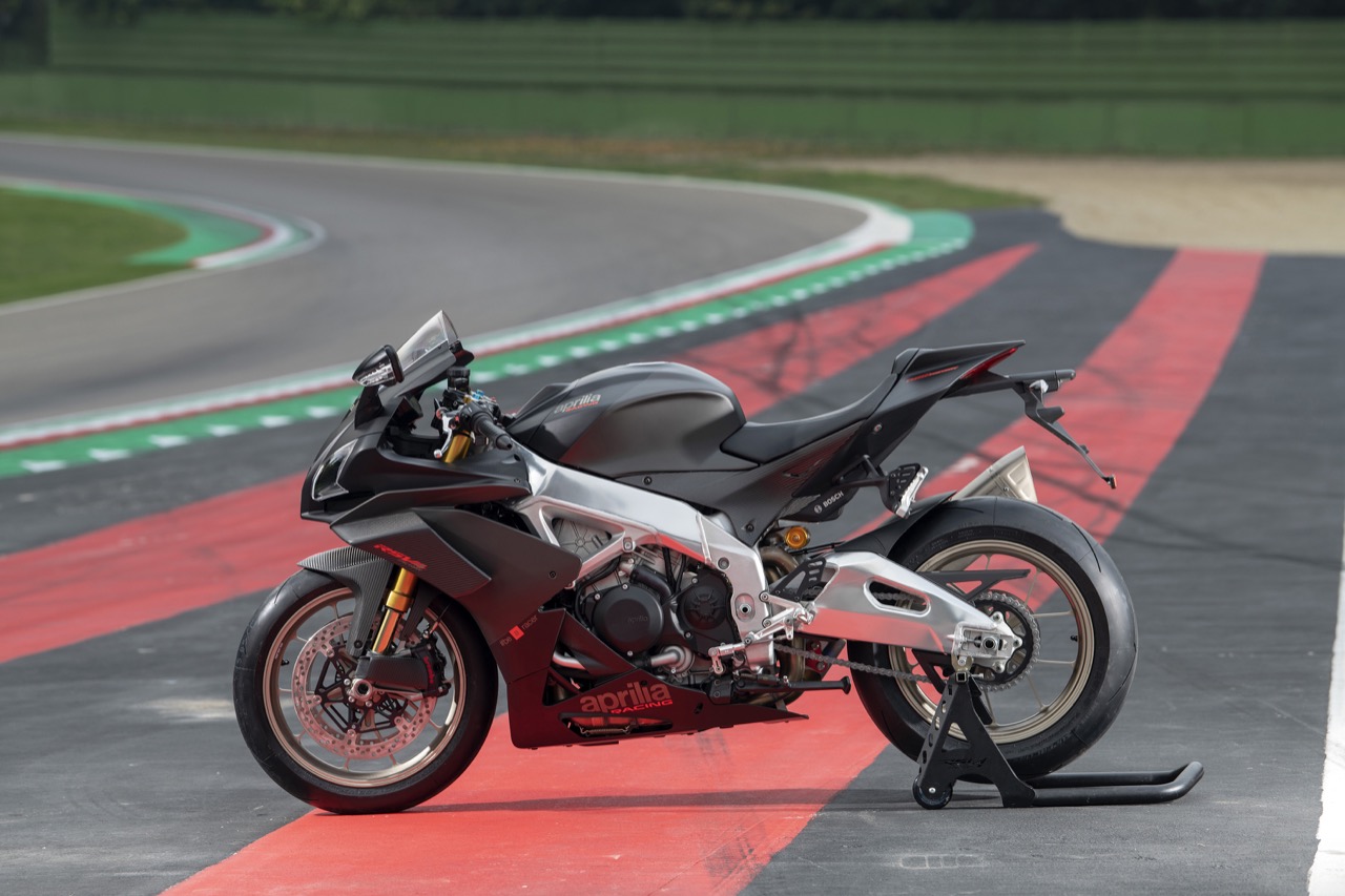 2017 aprilia rsv4 review (rf and rr): 17 fast facts