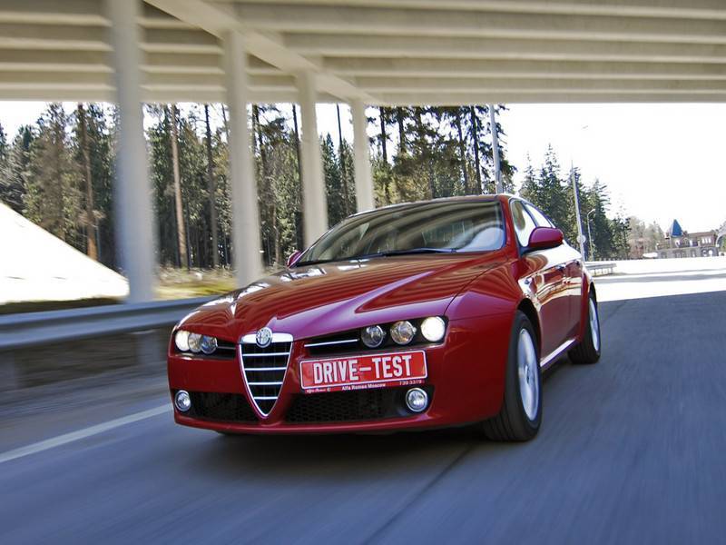 Alfa romeo 159 sportwagon и audi a4 avant: динамика и итальянская страсть против надежности и немецкой точности