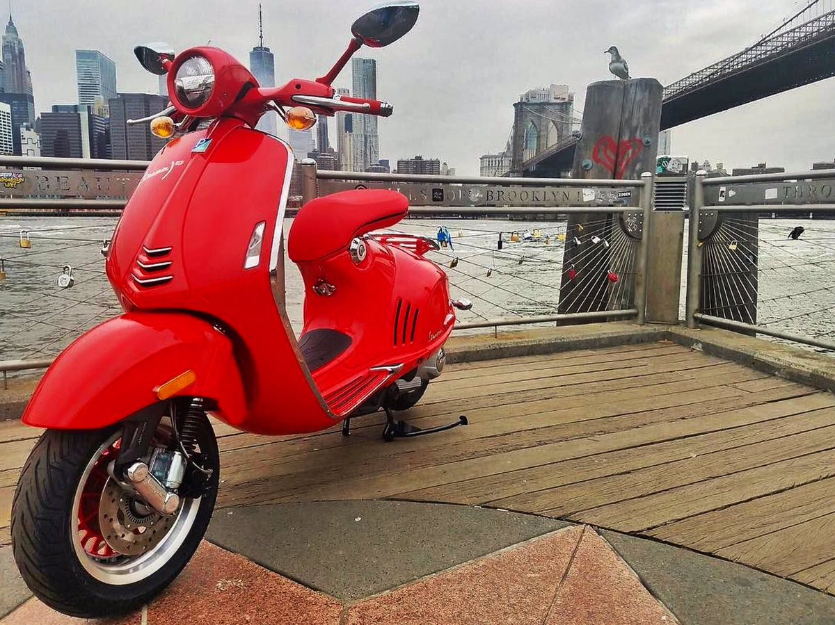 Культовый итальянский мотороллер vespa 946