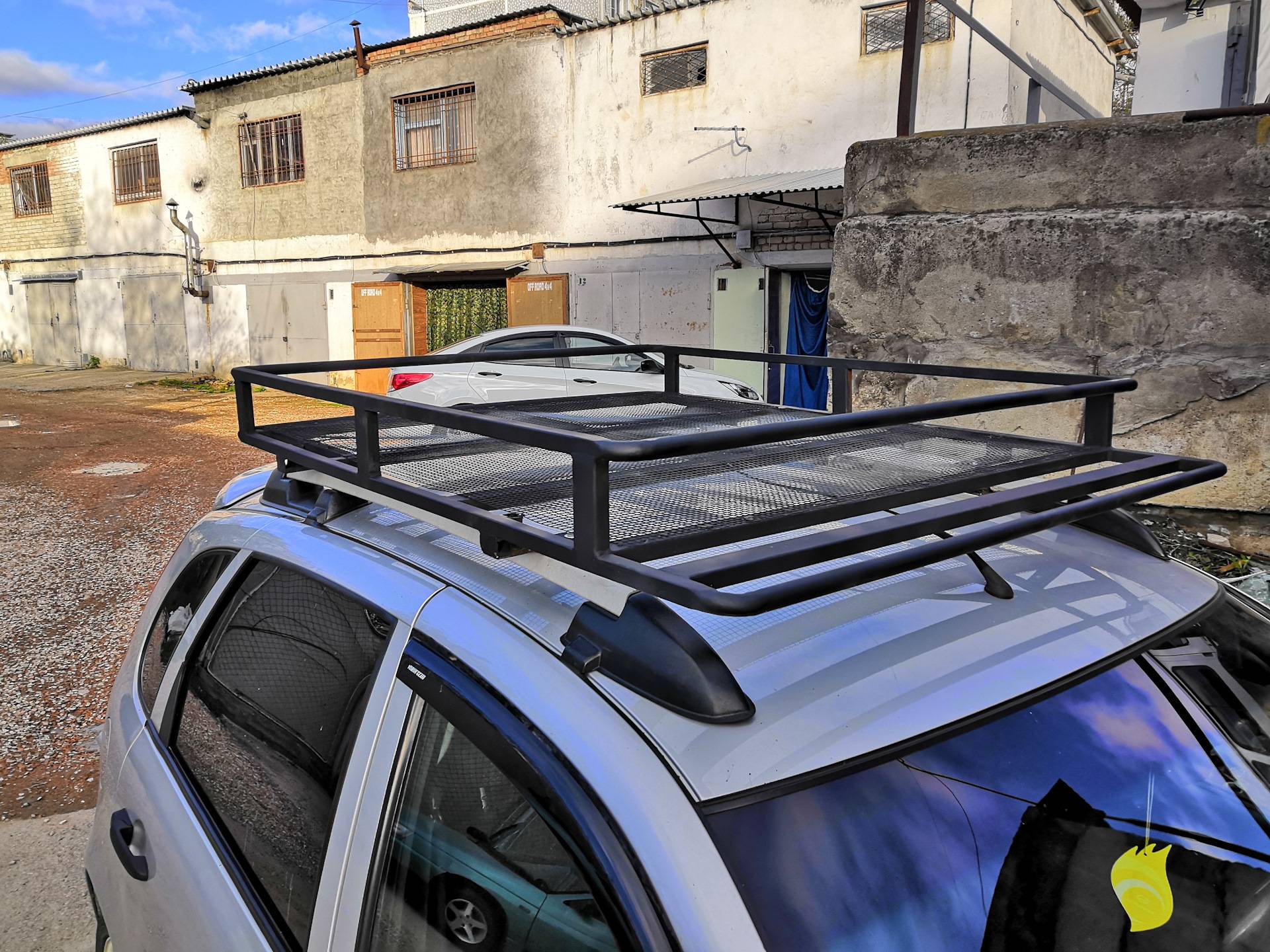 Багажник на крышу автомобиля фото