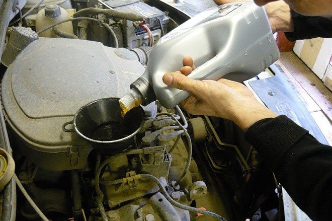 Как поменять масло в двигателе рено логан своими руками?