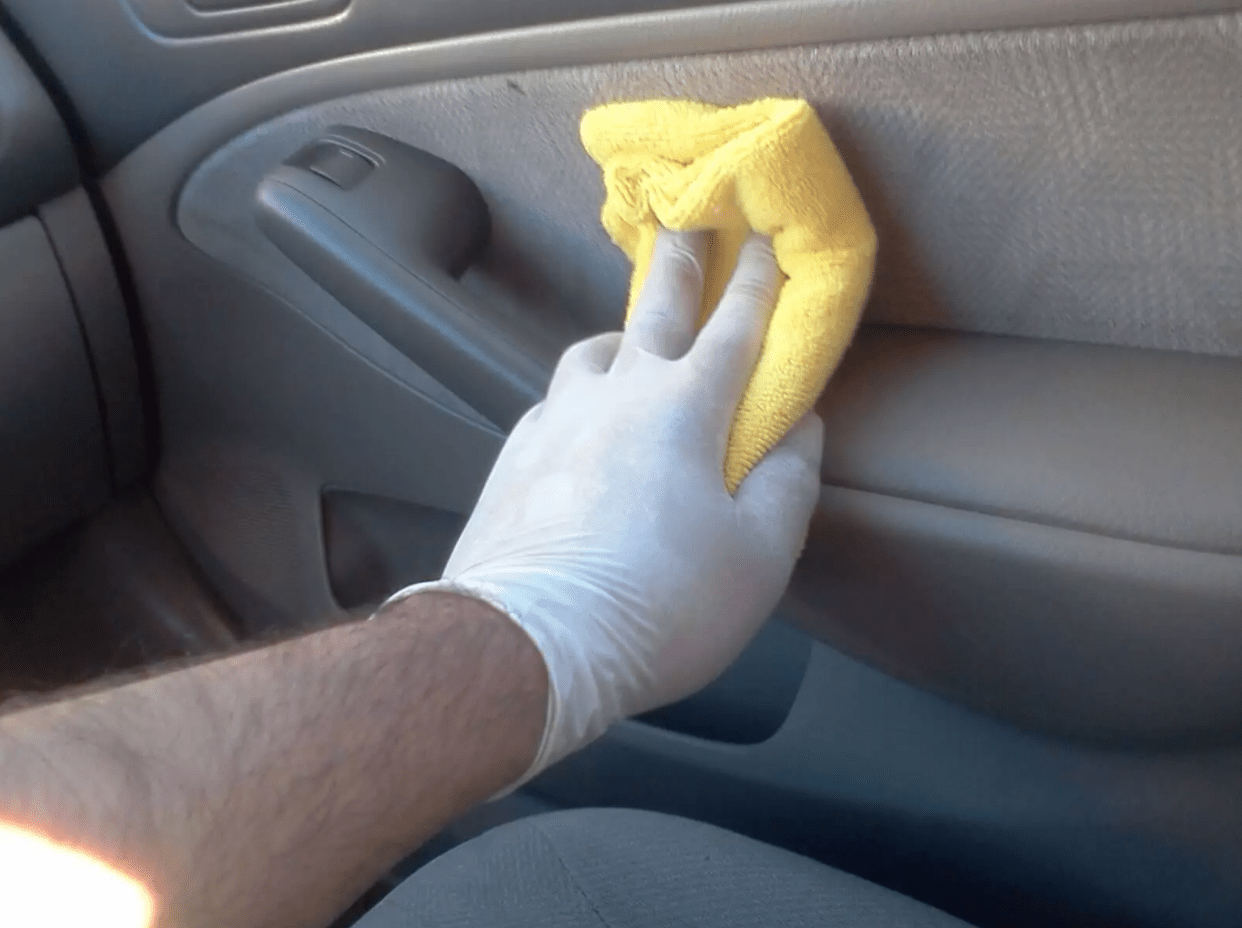 Чистка сидений автомобиля ванишем: как быстро и эффективно почистить обивку в машине своими руками и не оставить разводы?