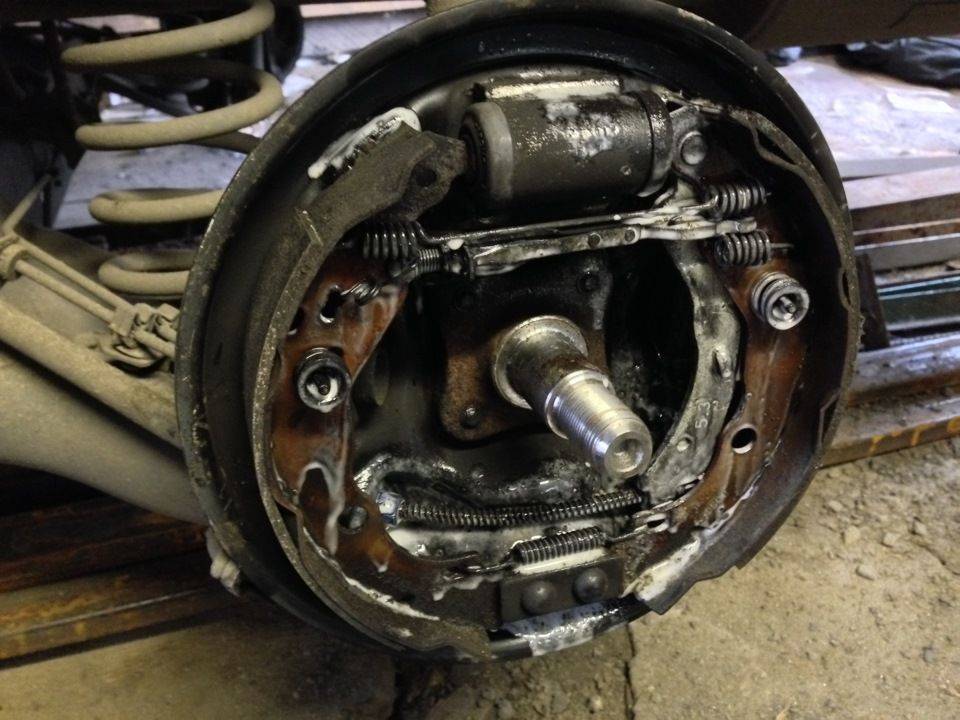 Снятие, замена, установка тормозного барабана задних колес renault logan 2004-2015 бензин