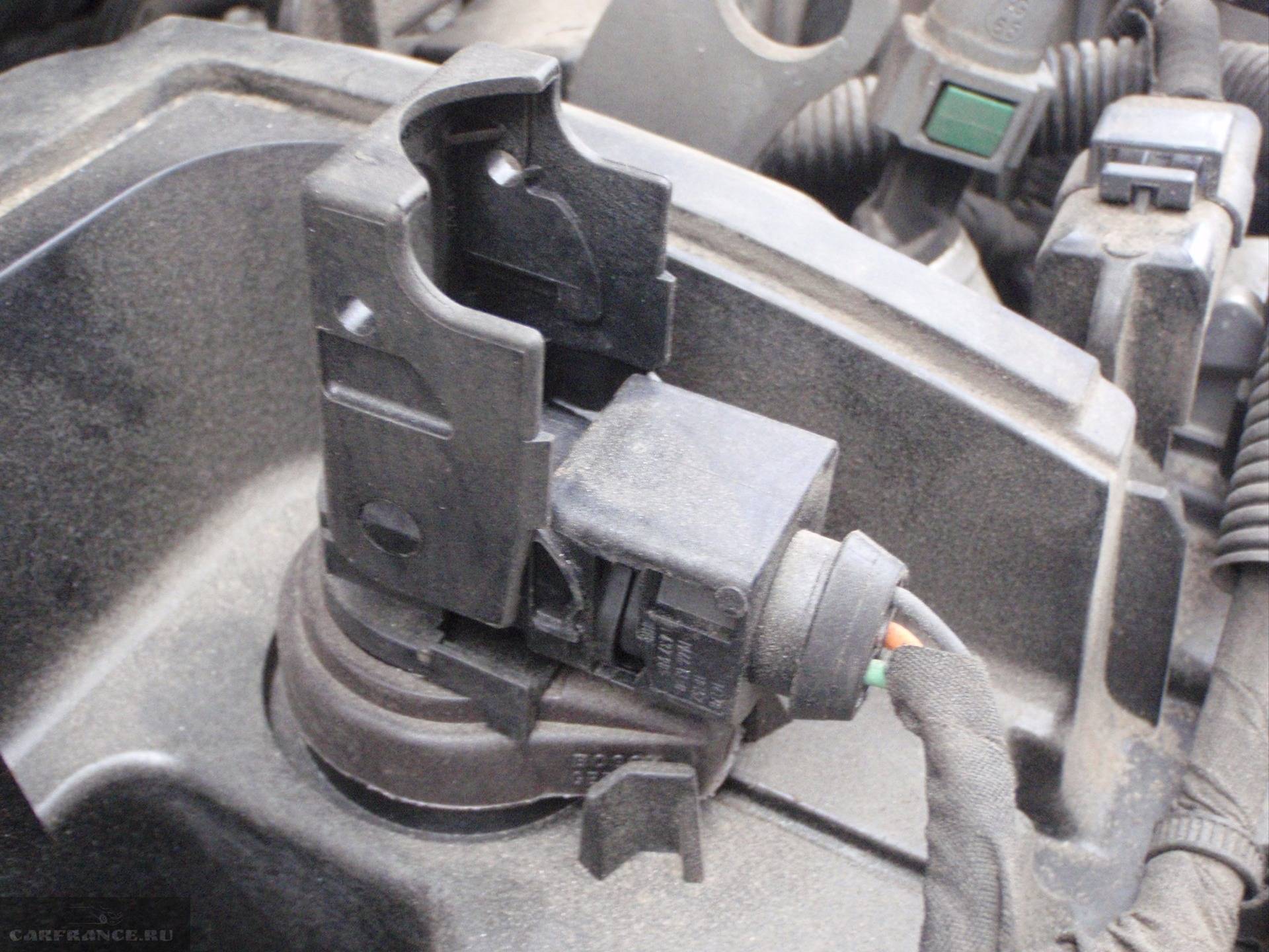 Почему на Пежо 308 троит двигатель на холодную и включается вентилятор, иногда загорается чек
