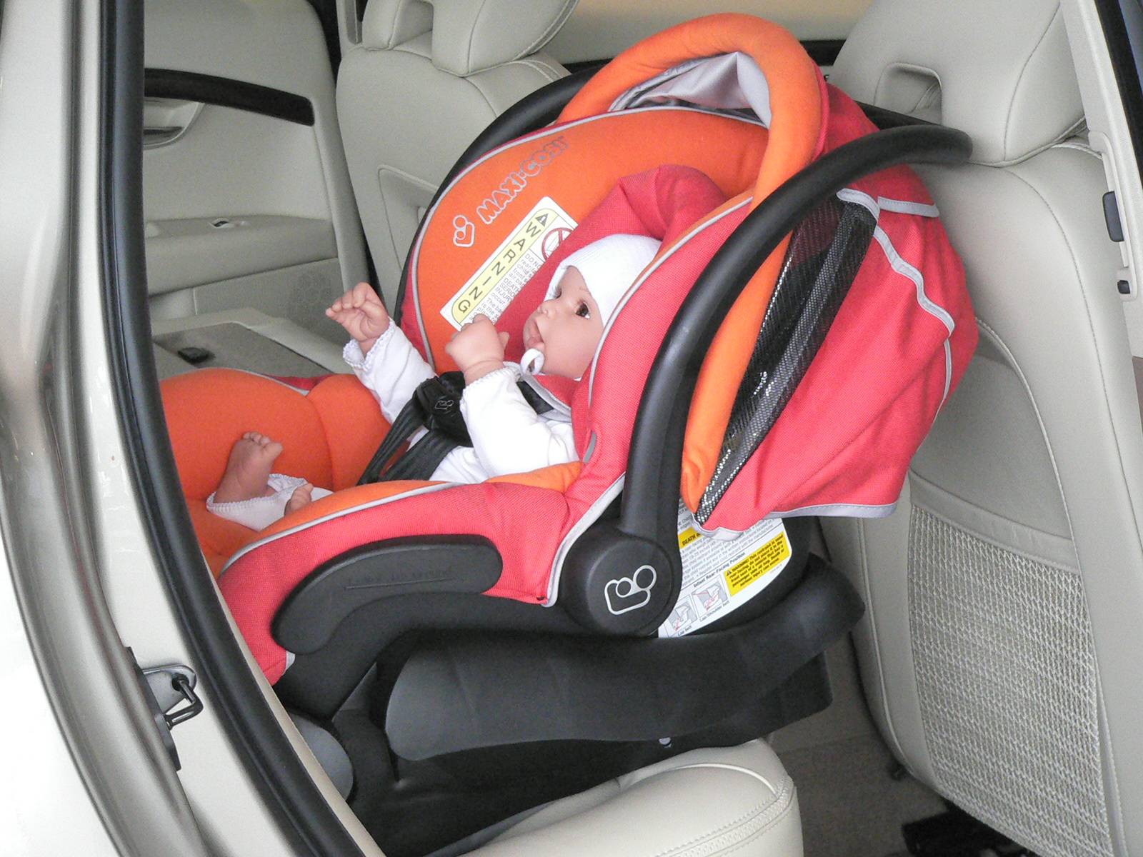 Правила перевоза детей в автомобиле в 2023 году: основные положения