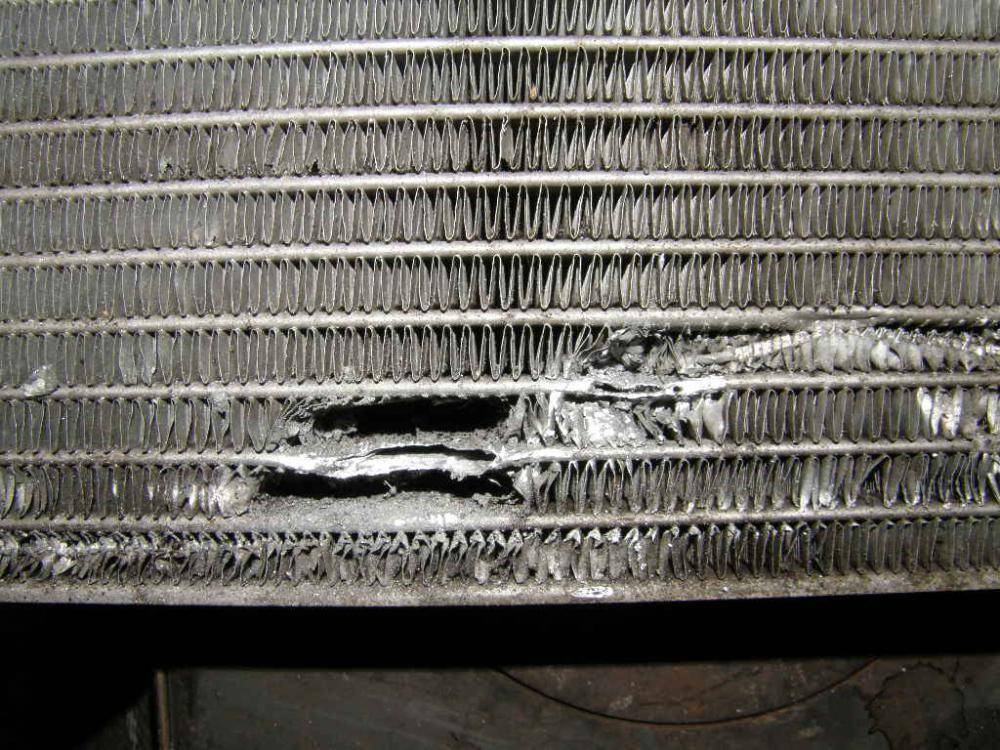 Потек радиатор охлаждения авто: что делать?