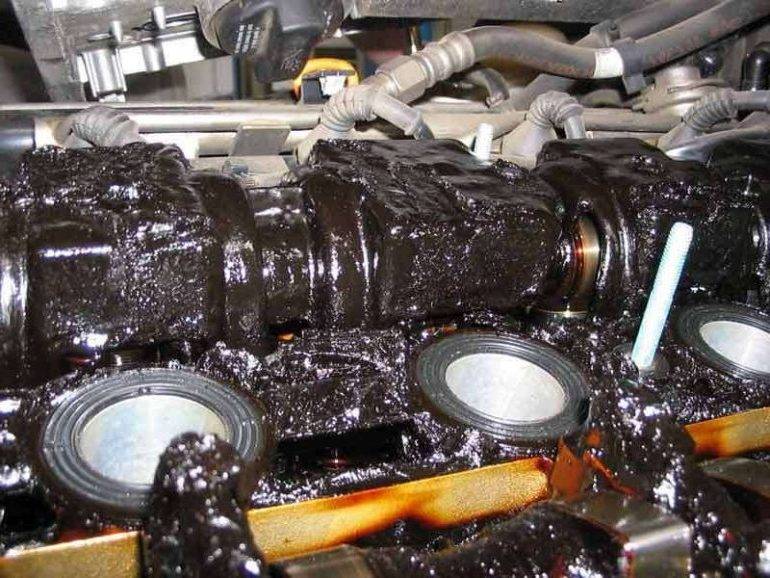 Можно ли заливать дизельное моторное масло в бензиновый двигатель? — avtotachki
