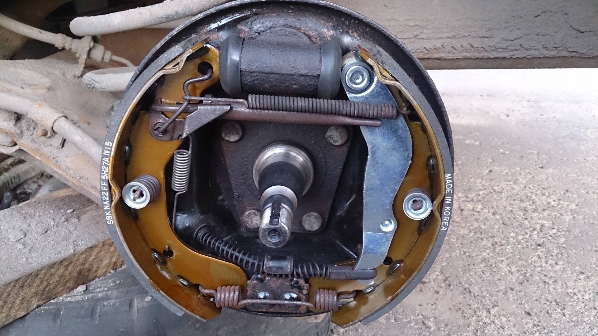 Ремонт дэу ланос замена тормозных колодок тормозного механизма заднего колеса daewoo lanos