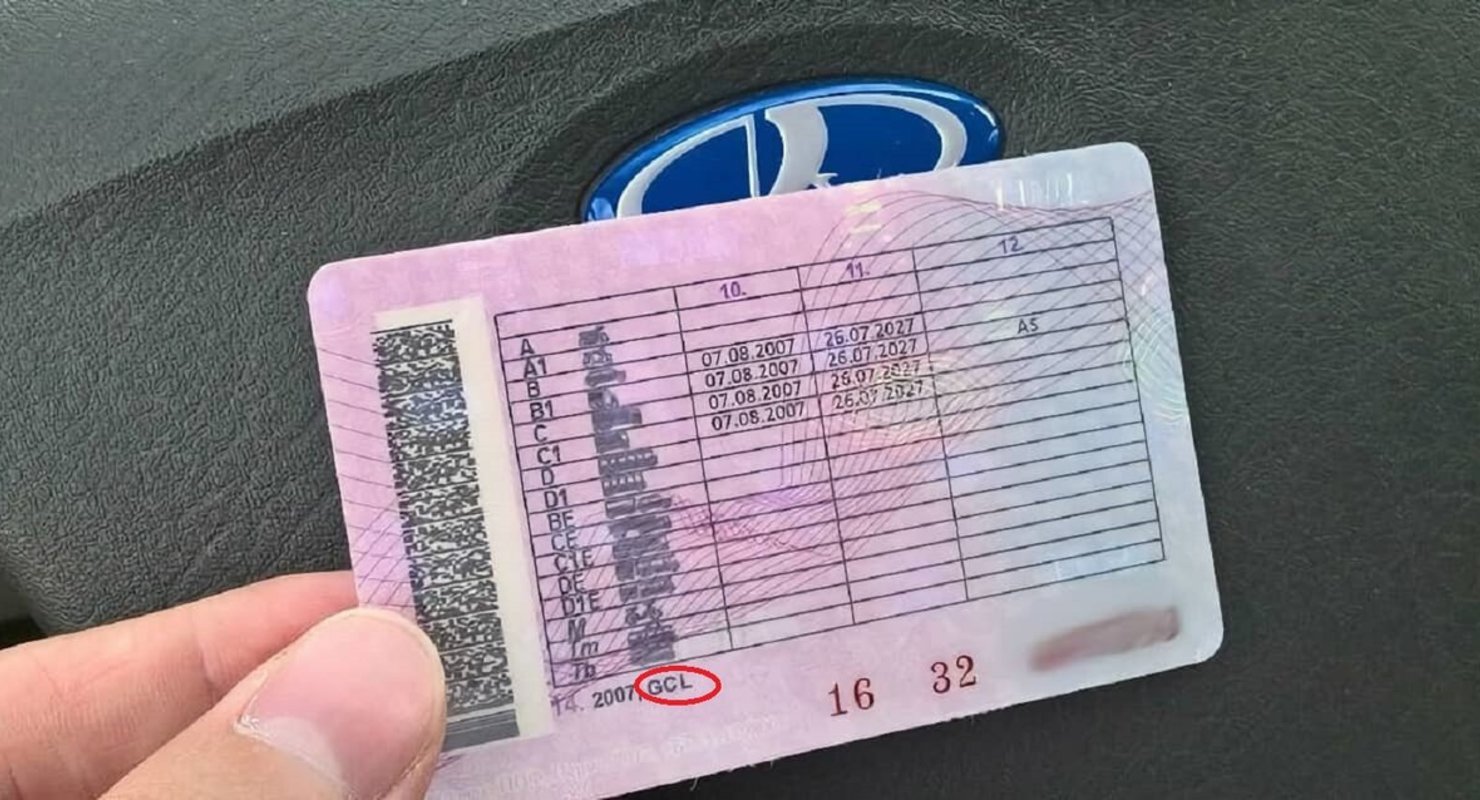 Отметка в водительском удостоверении очки