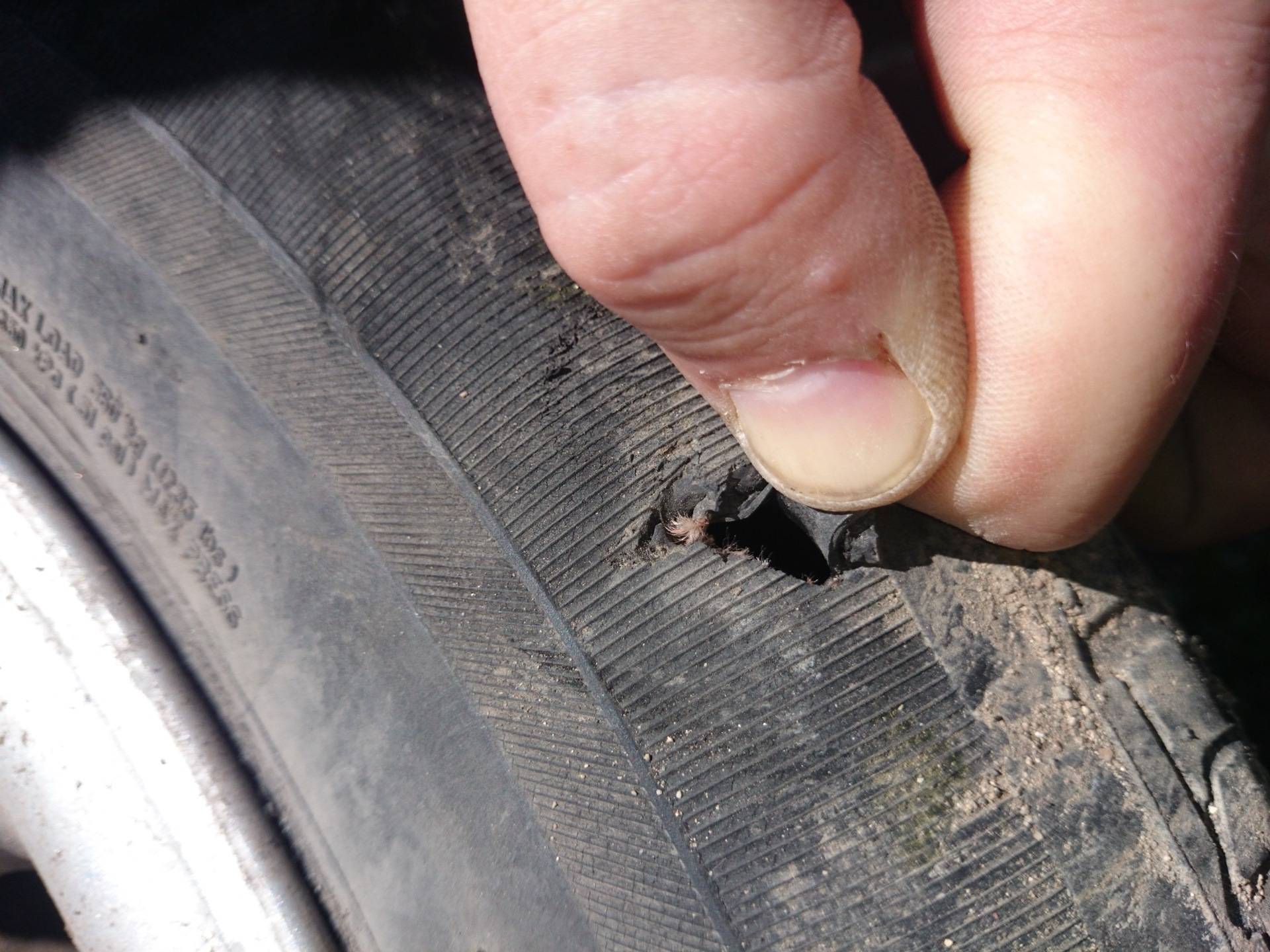 Ремонт боковых порезов шин: как заделать порез, чем заклеить — автомобильный портал