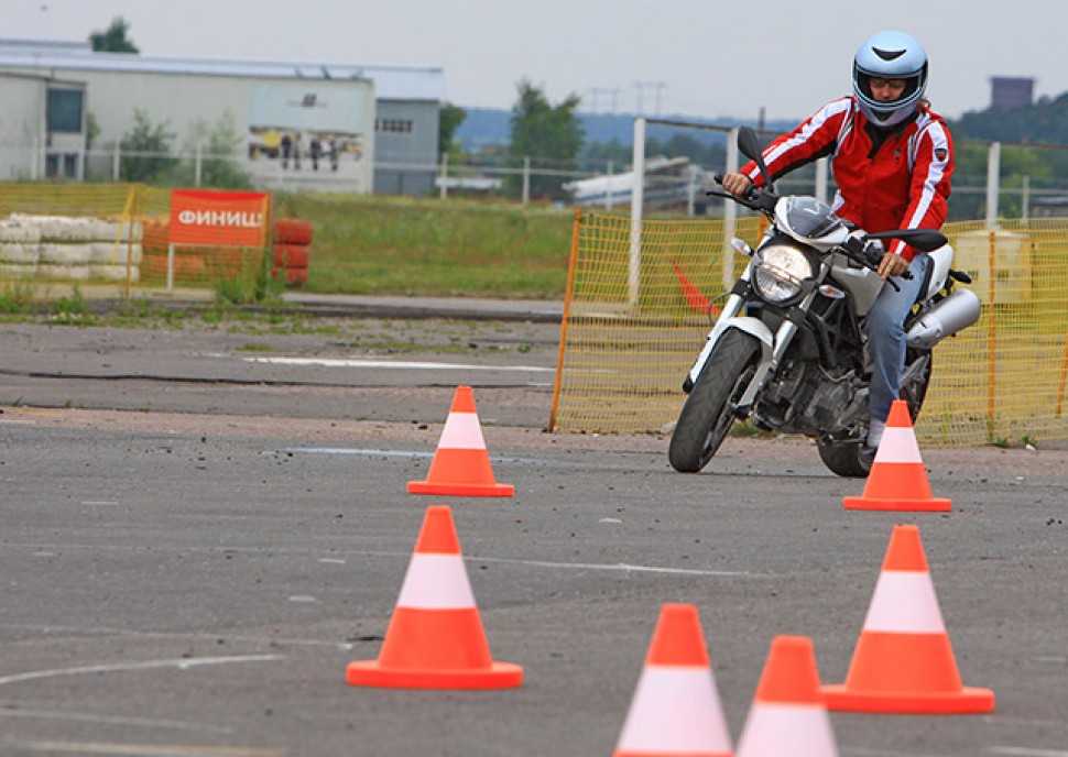 Правила езды на мотоцикле для новичков и профессионалов, основы по управлению мотоциклом