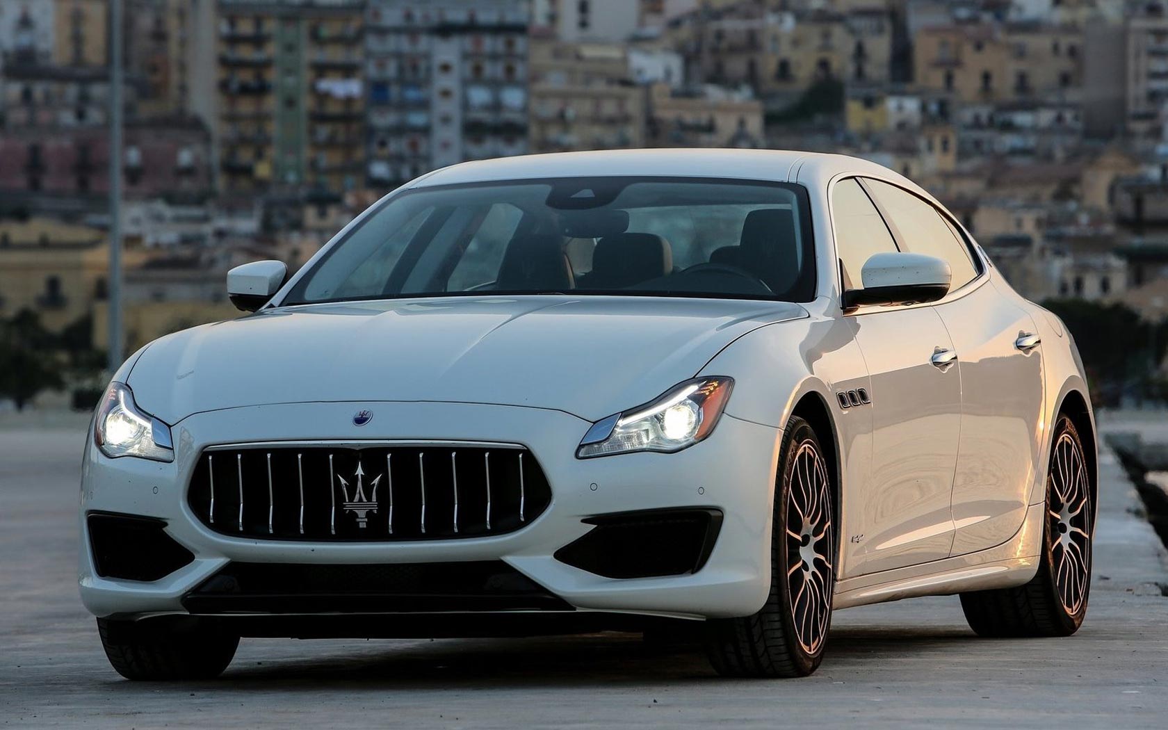 Автомобиль для новых побед Maserati Quattroporte S