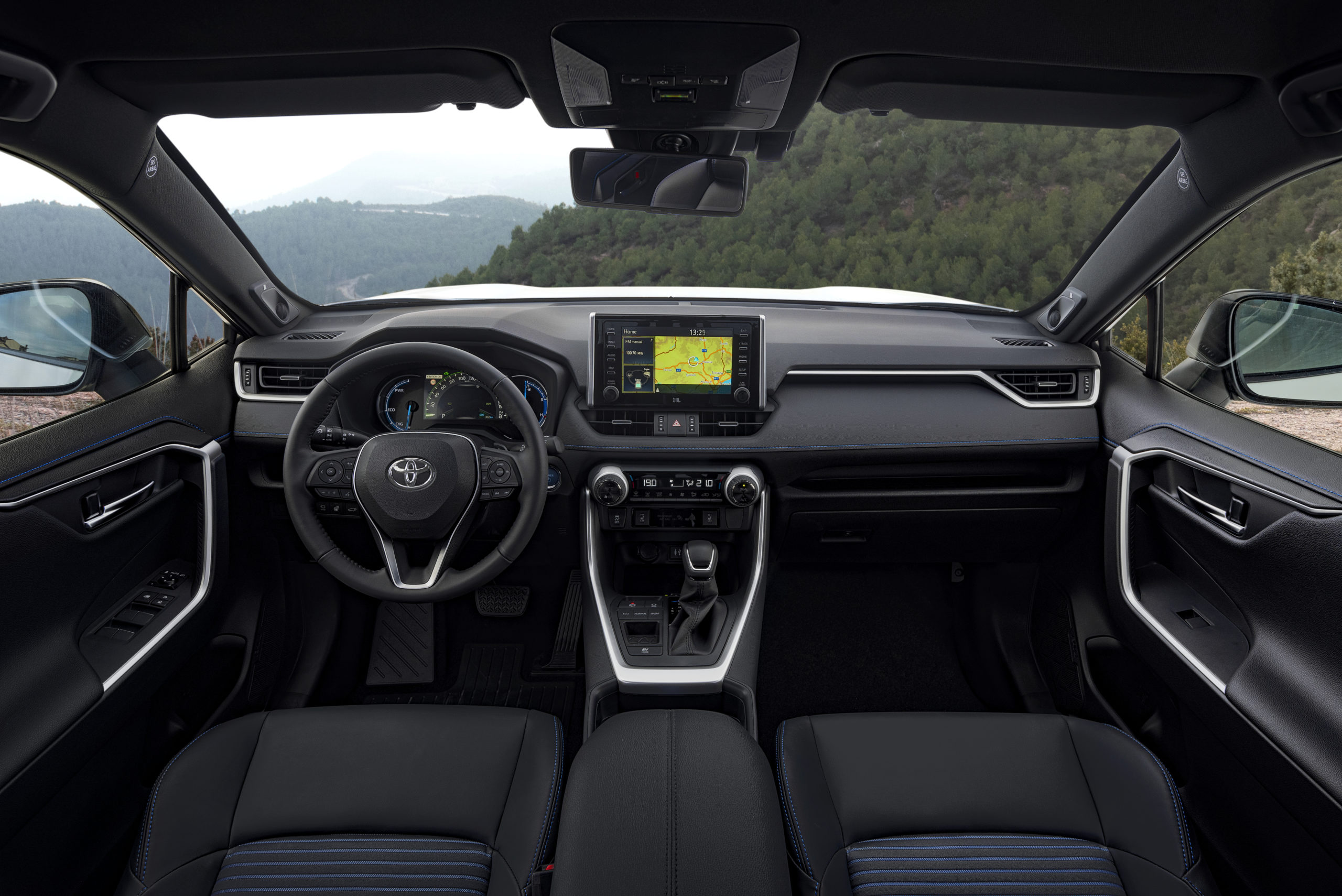 Toyota rav4 v (xa50): дерзкий снаружи, сговорчивый внутри