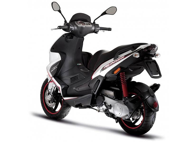 Скутер Gilera Runner