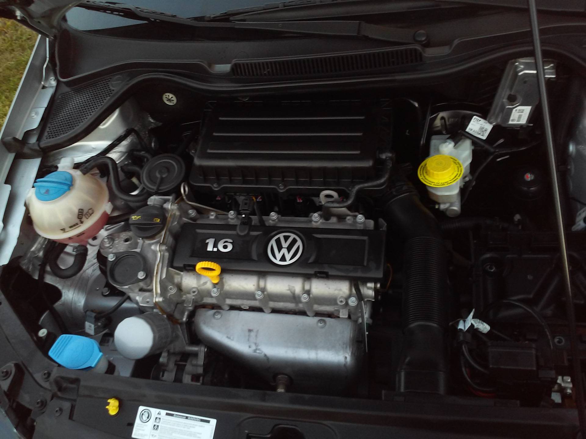 Volkswagen polo мотор. Мотор поло седан 1.6. Двигатель Фольксваген поло седан. Двигатель поло седан 1.6. Мотор Фольксваген поло 1.6.
