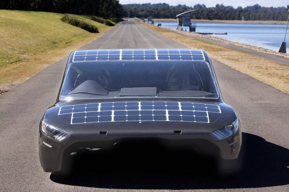 Топ 5 электромобилей на солнечных батареях | el-book — мир на батарейках | дзен