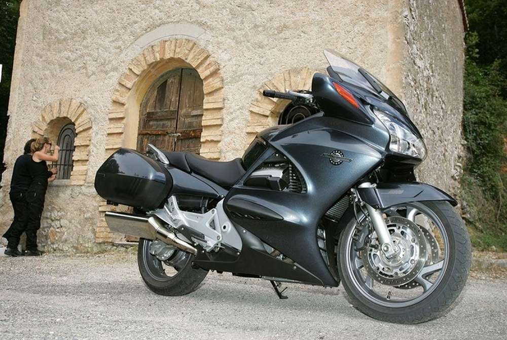 Хонда пан европа. Honda st1300. Honda Pan European. St1300 Pan European. Мотоцикл Пан Европеан 1300.