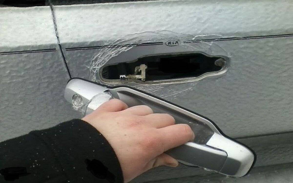 Как открыть замок в двери машины если замерз