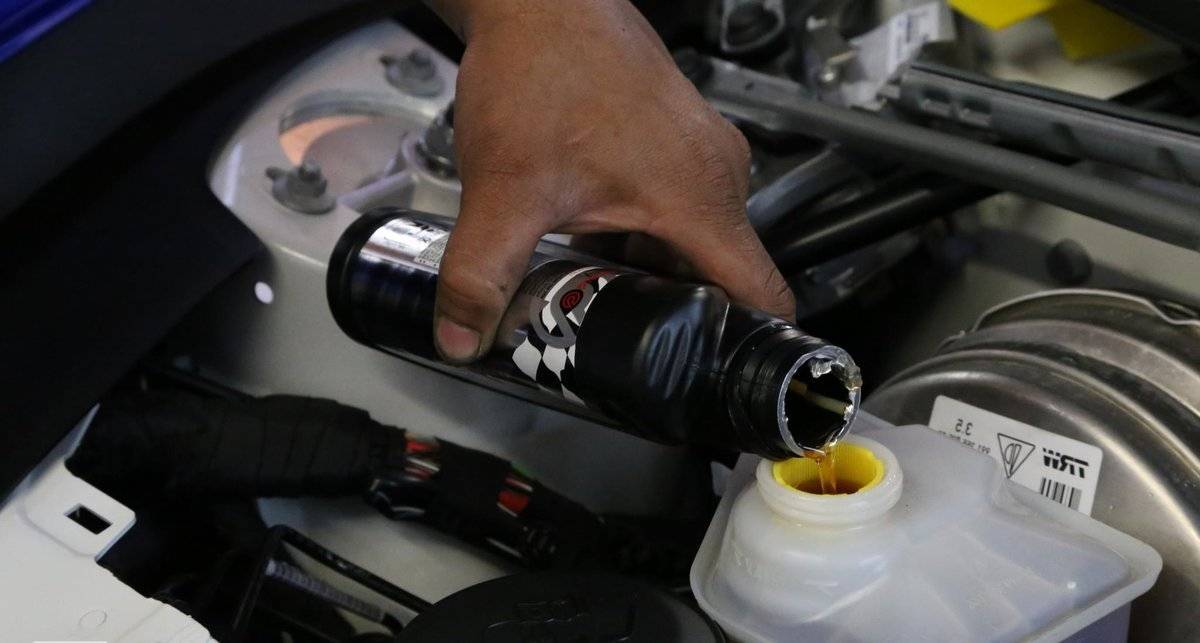 Как часто нужно менять тормозную жидкость в автомобиле