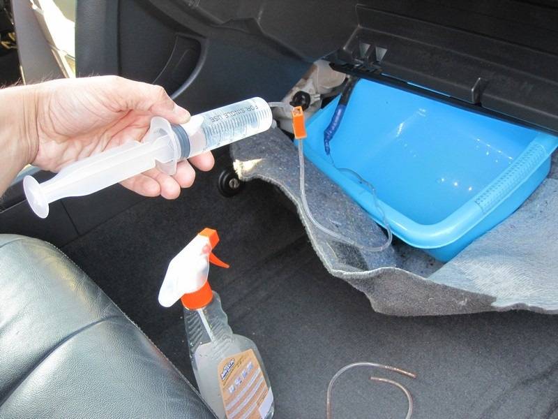 Как провести чистку кондиционера автомобиля своими руками: выбор средств и подходящего метода промывки
