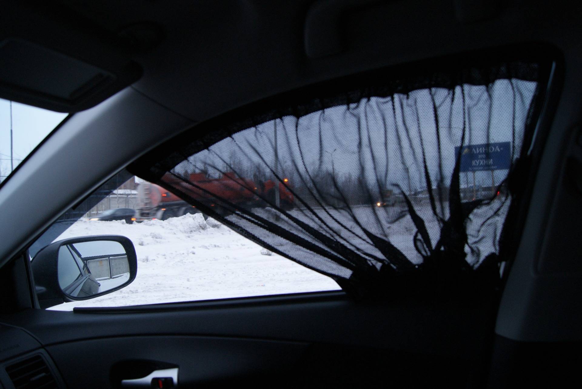 Шторки на автомобильных стёклах: нюансы использования, штраф за автошторки на стёклах, полезные советы
