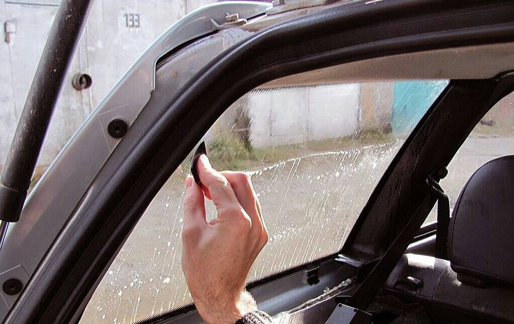 Как снять тонировку со стекла автомобиля самостоятельно? | tuningkod