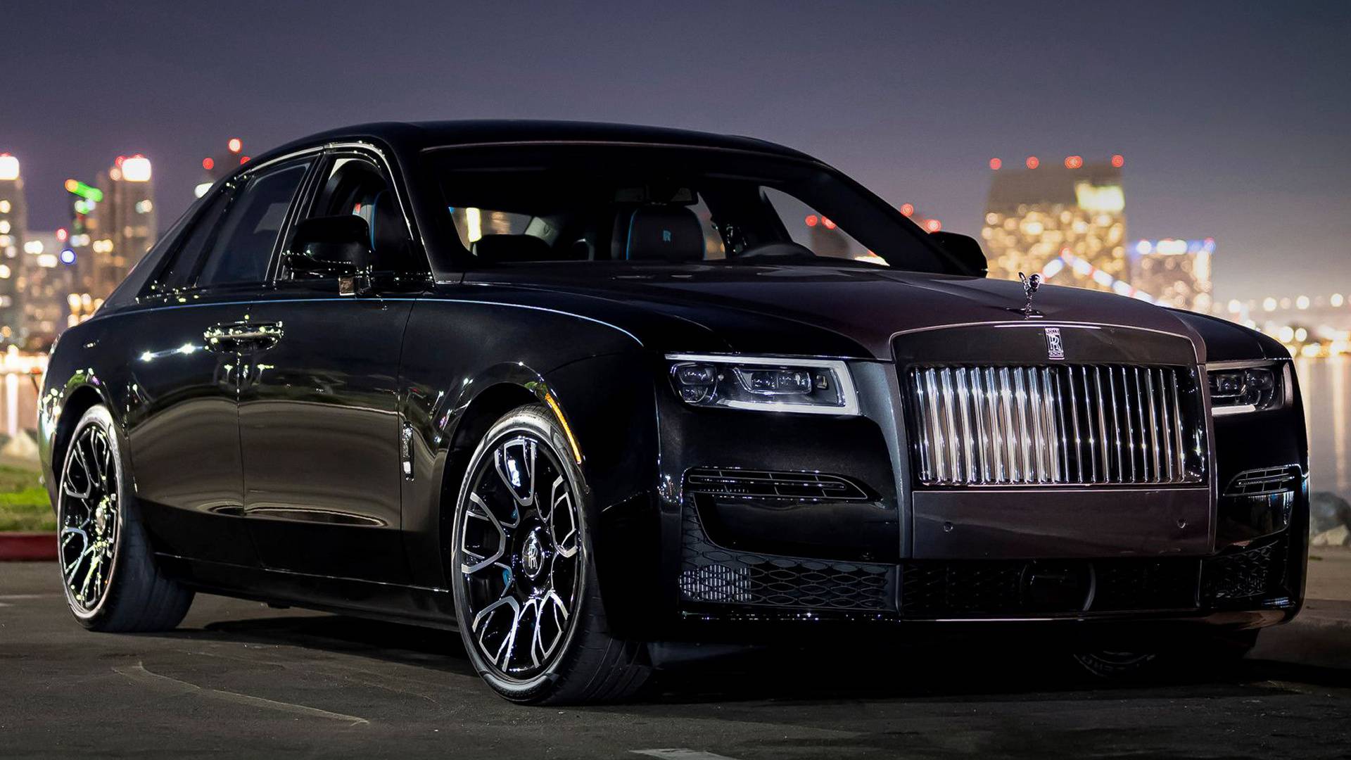 Найками роллс. Rolls Royce Ghost 2022. Rolls Royce Ghost Black badge 2022. Rolls Royce Ghost 2022 Black. Новый Роллс Ройс 2022.