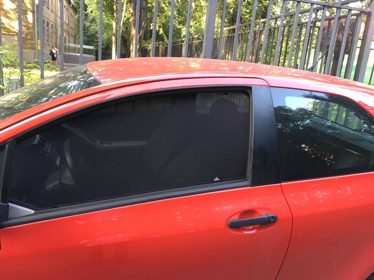 Штраф за шторки на окна авто в 2023 году: можно ли вешать на боковые стекла