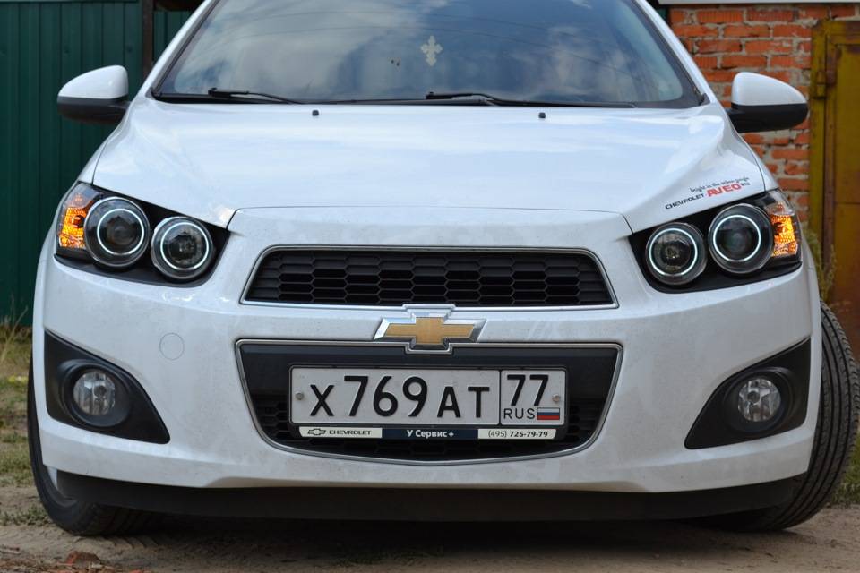 Фары шевроле авео. Chevrolet Aveo t250 ангельские глазки. Оптика Шевроле Авео т300. Авео т300 фары глазки.