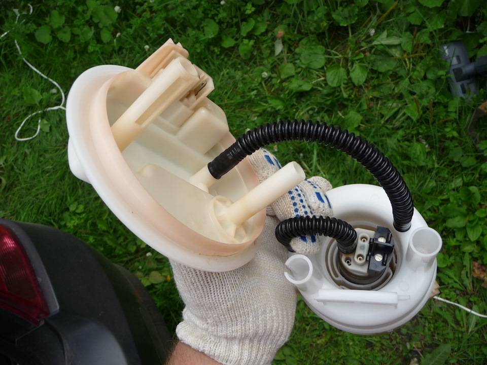Замена топливного фильтра на автомобиле рено логан