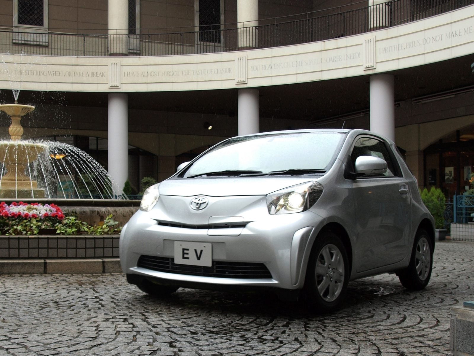 Toyota C + Pod – идеальный электромобиль для больших мегаполисов