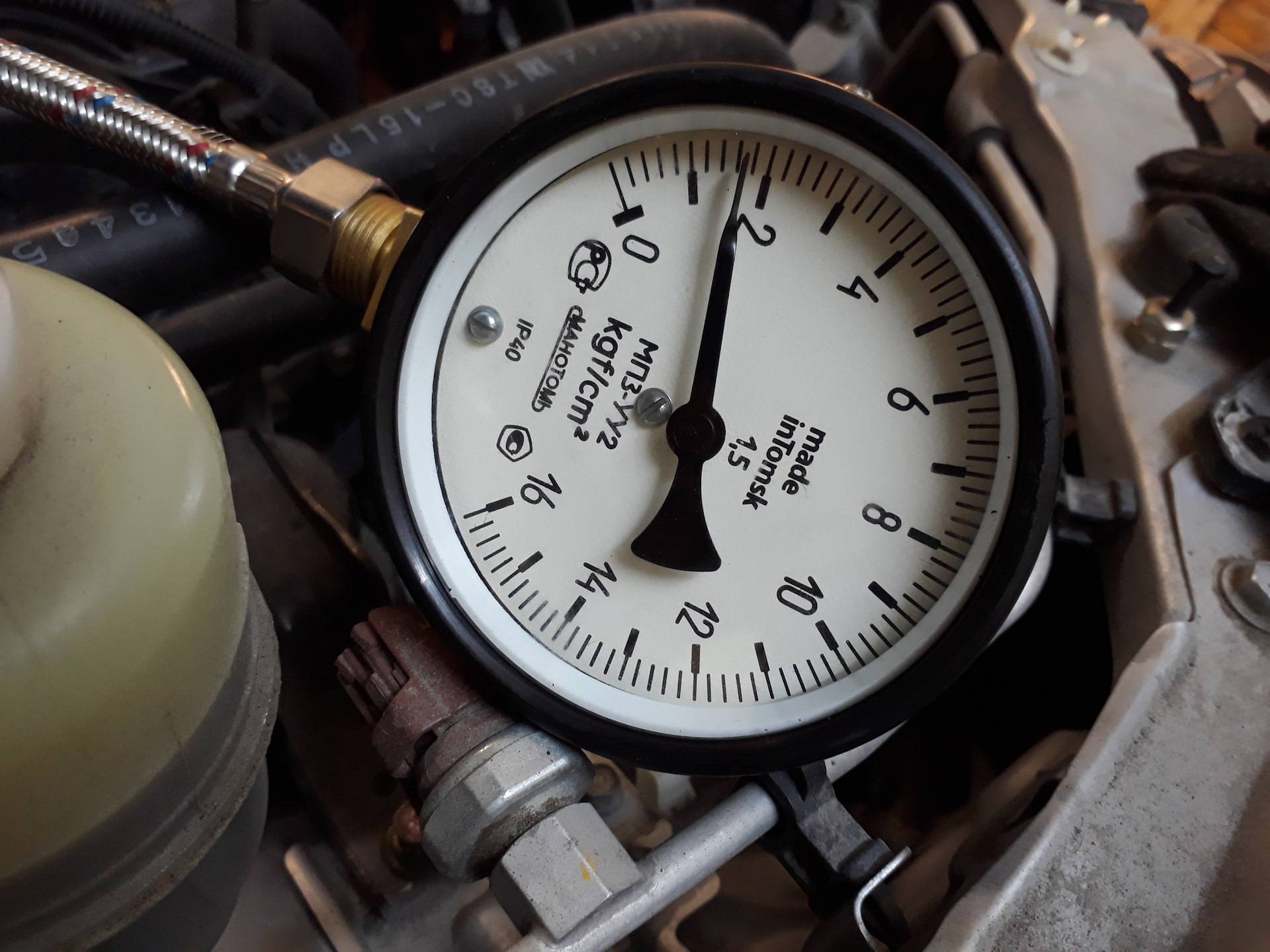Всё о давлении масла в двигателе: какое должно быть, как измерить