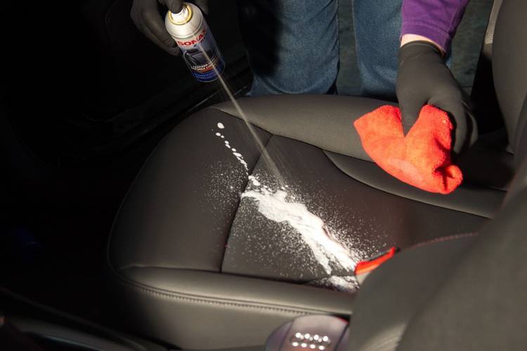 Как почистить сиденья автомобиля своими руками