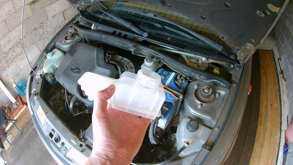Замена тормозной жидкости на lada калина: какой тип залить, процесс замены – taxi bolt